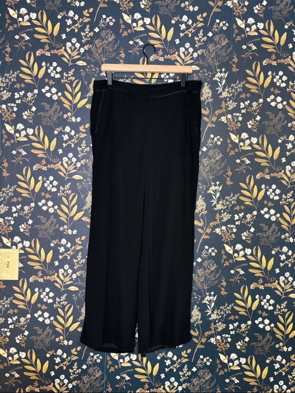 Sundance Black Dress Pants Wide-Leg Pants with Flowing Silhouette Size 12